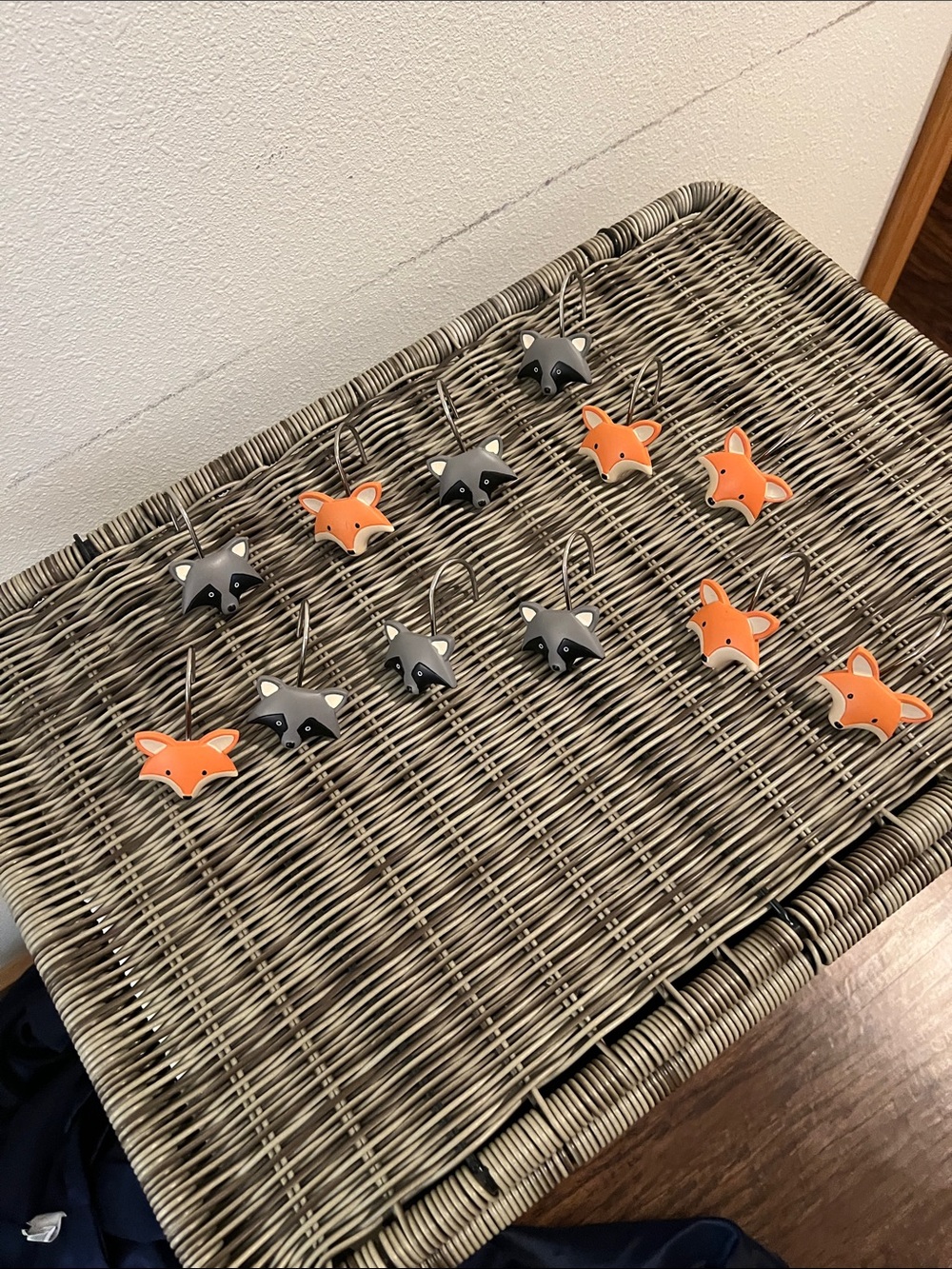 Fox & Raccoon shower hooks Orange and Gray